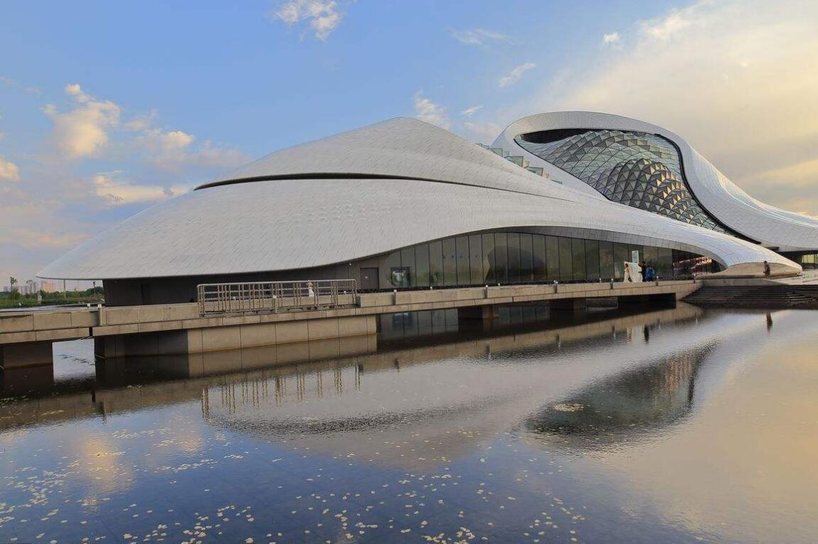 Double curved aluminum solid panel facade opera house